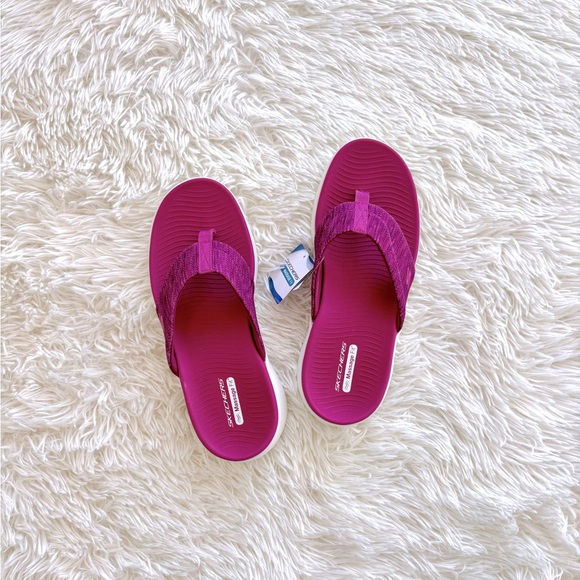 🤍New! Skechers Go Walk Massage Fit Sandals - Picture 9 of 10
